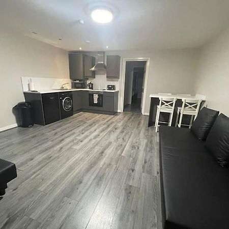 Hosted By Ryan - 2 Bedroom Apartment Liverpool Kültér fotó